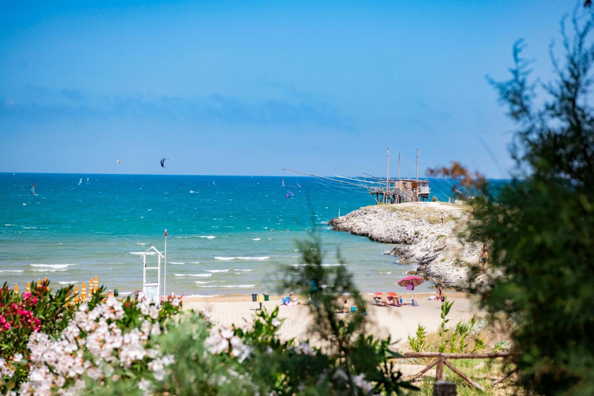 Camping Village Baia Falcone Vieste Exterior foto