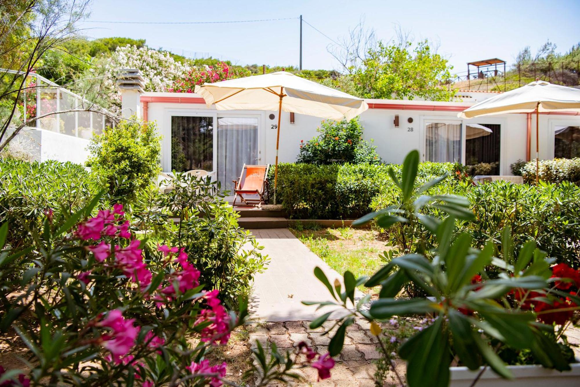 Camping Village Baia Falcone Vieste Exterior foto
