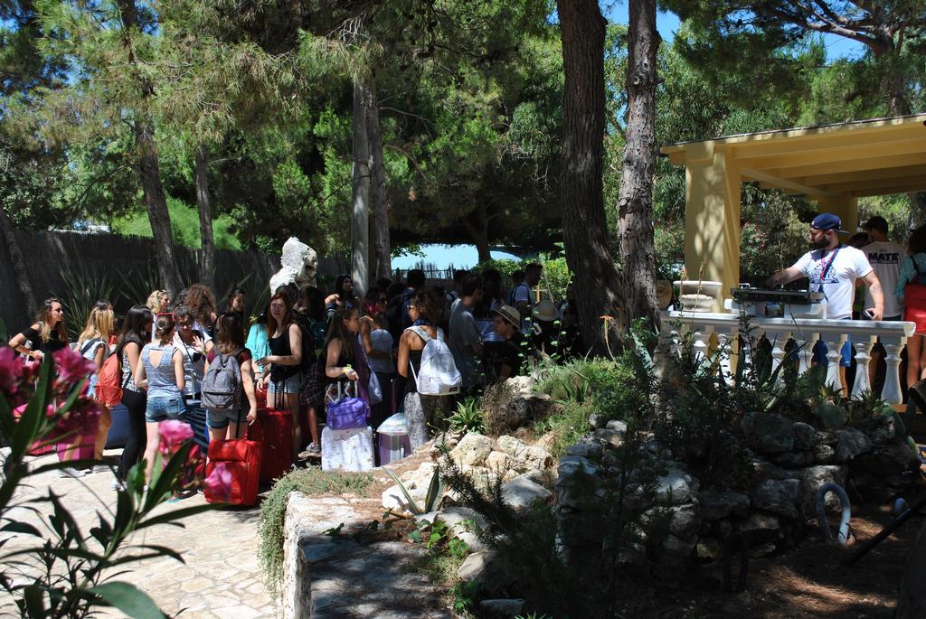 Camping Village Baia Falcone Vieste Exterior foto